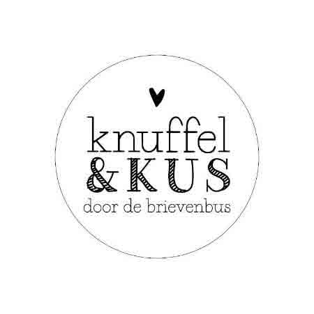 Sticker-knuffel-kus-door-de-brievenbus-40mm