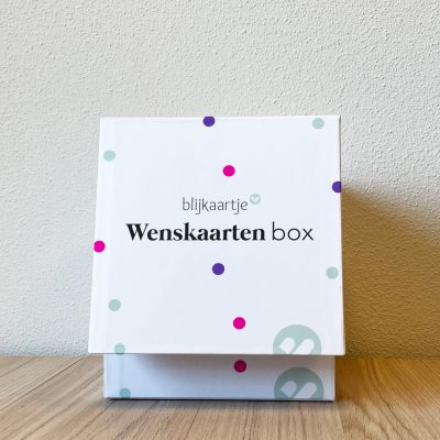 mockup-voorkant-halfopen-wenskaartenbox.jpg